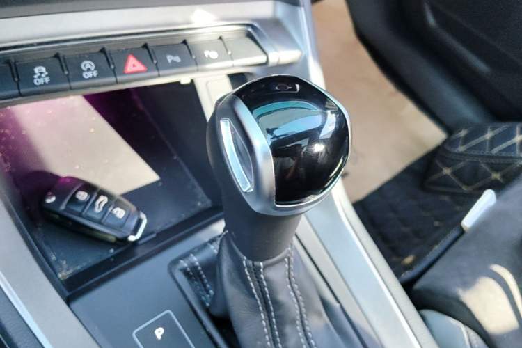Used Audi Q3 2022 35 TFSI Fashion Dynamic Model Gear Lever