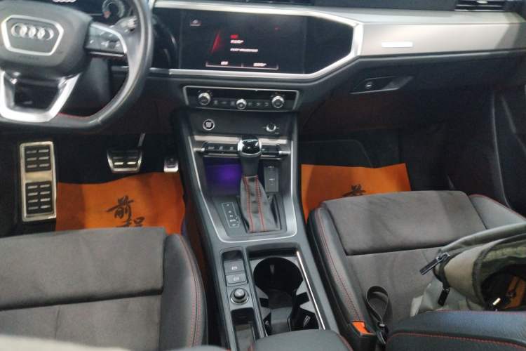 Used Audi Q3 2022 40 TFSI RS Package Performance Model Gear Lever