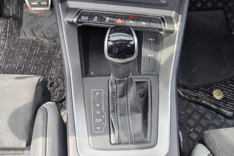 Used Audi Q3 2022 40 TFSI Fashion Dynamic Model Gear Lever