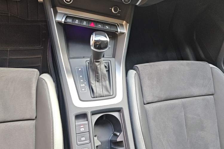 Used Audi Q3 2022 40 TFSI Fashion Dynamic Model Gear Lever