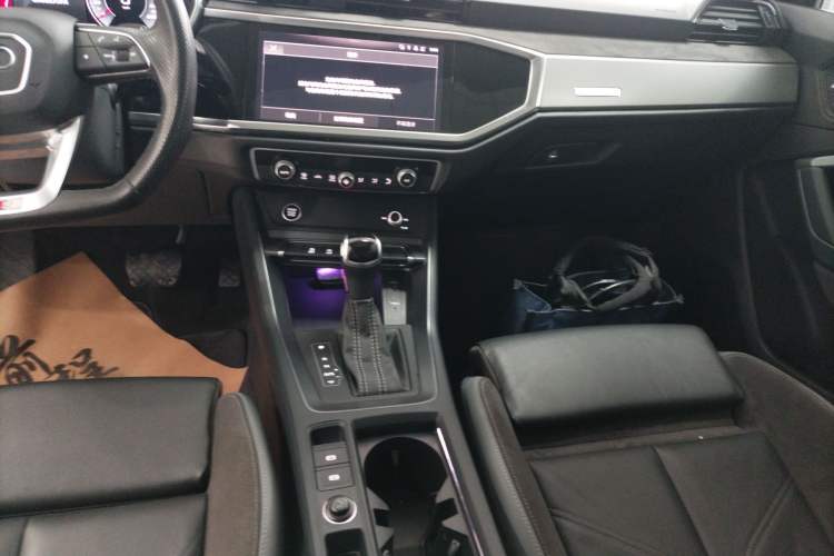 Used Audi Q3 2022 40 TFSI Fashion Dynamic Model Gear Lever