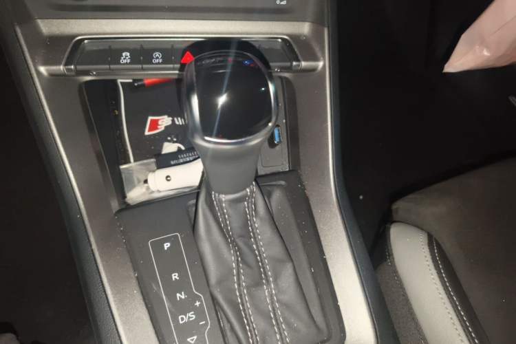 Used Audi Q3 2022 35 TFSI Fashion Dynamic Model Gear Lever