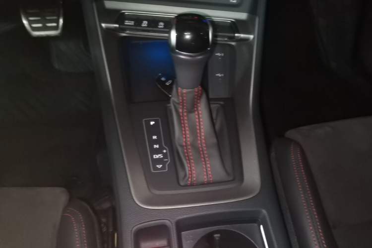 Used Audi Q3 2022 40 TFSI RS Package Performance Model Gear Lever
