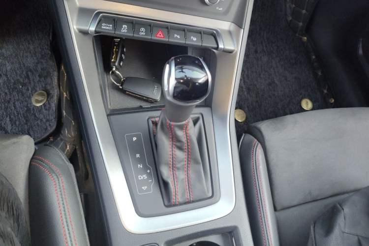 Used Audi Q3 2022 40 TFSI RS Package Performance Model Gear Lever