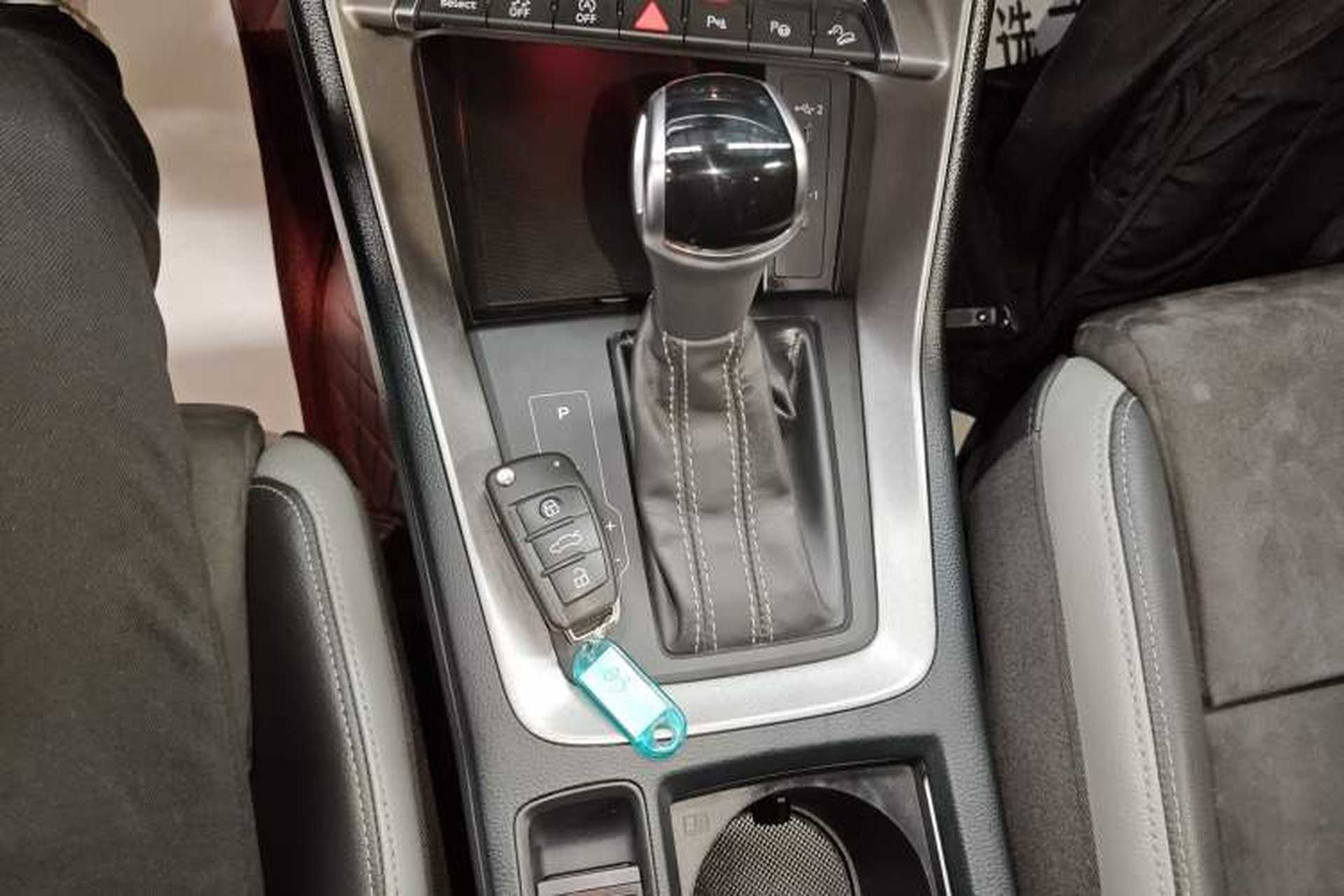 Used Audi Q3 2022 45 TFSI quattro Fashion Dynamic Model Gear Lever