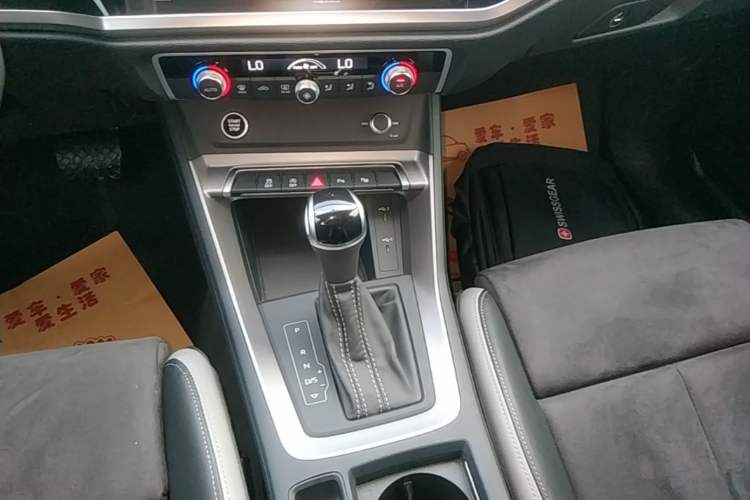 Used Audi Q3 2022 35 TFSI Fashion Dynamic Model Gear Lever