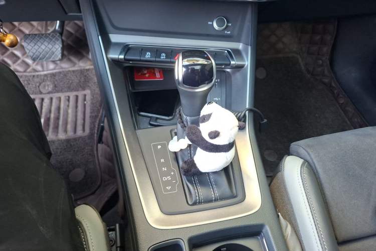 Used Audi Q3 2022 35 TFSI Progressive Dynamic Edition Gear Lever