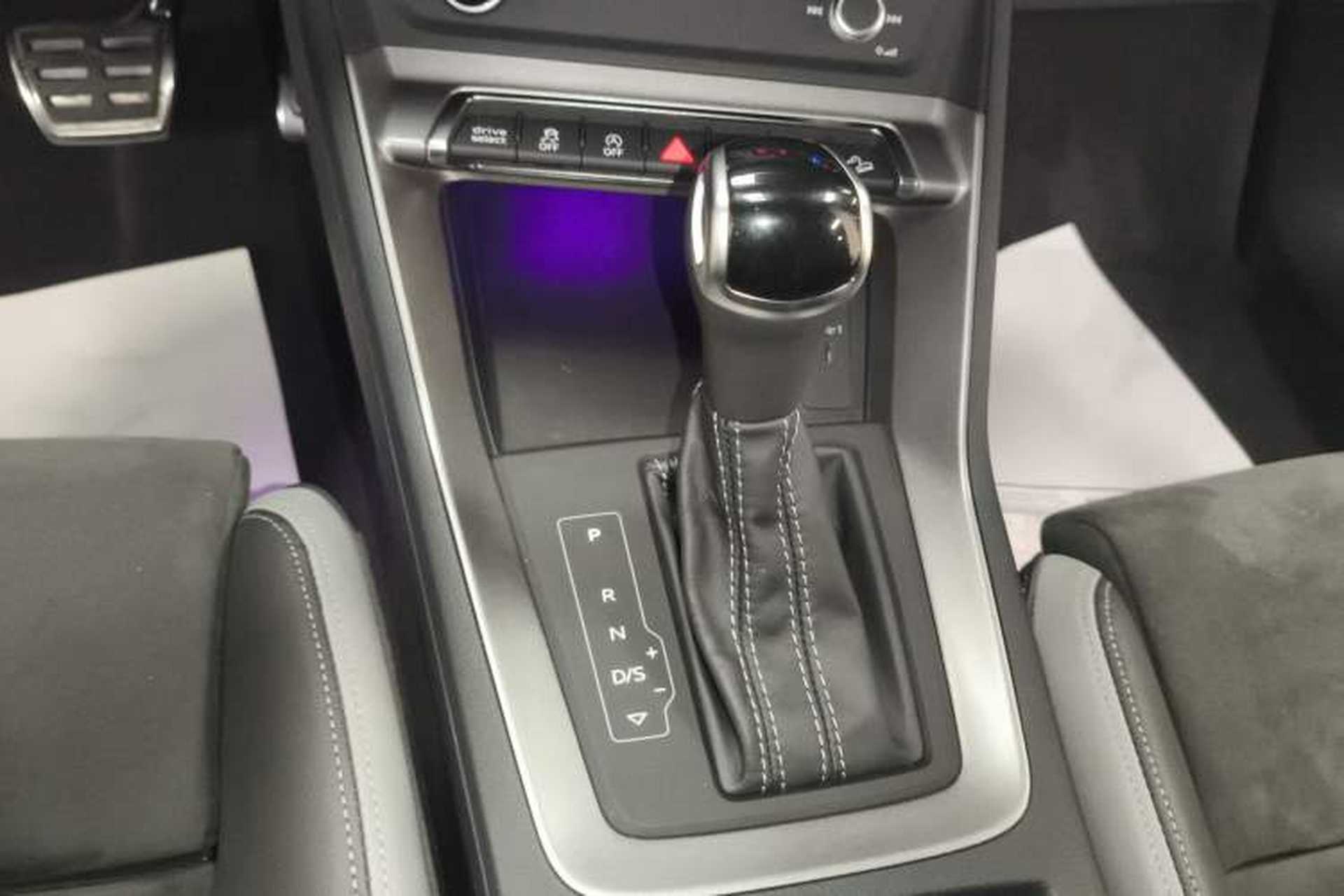 Used Audi Q3 2022 45 TFSI quattro Fashion Dynamic Model Gear Lever