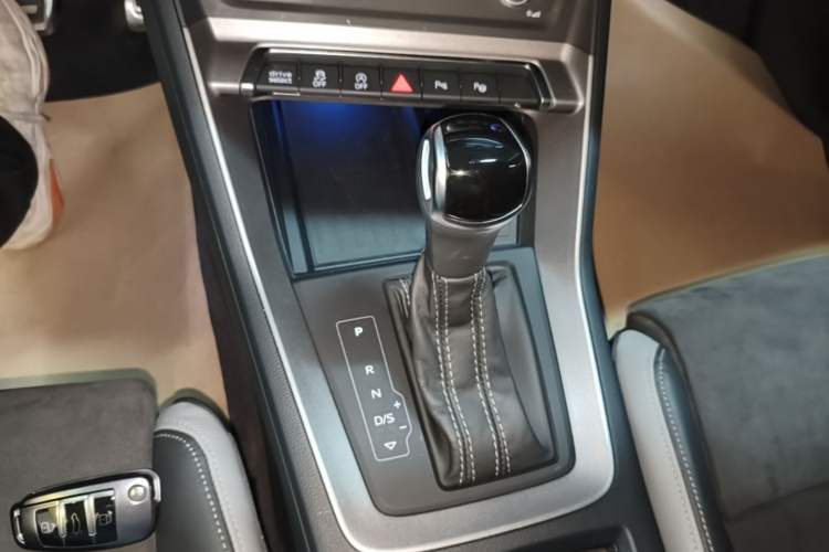 Used Audi Q3 2022 40 TFSI Fashion Dynamic Model Gear Lever