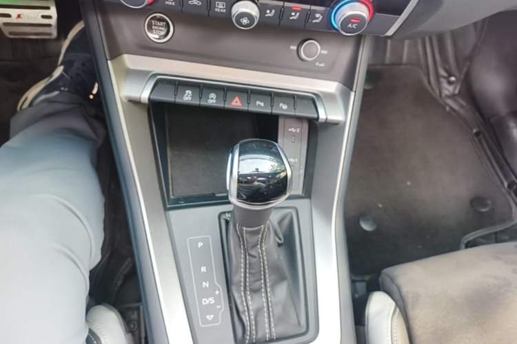 Used Audi Q3 2022 35 TFSI Fashion Dynamic Model Gear Lever