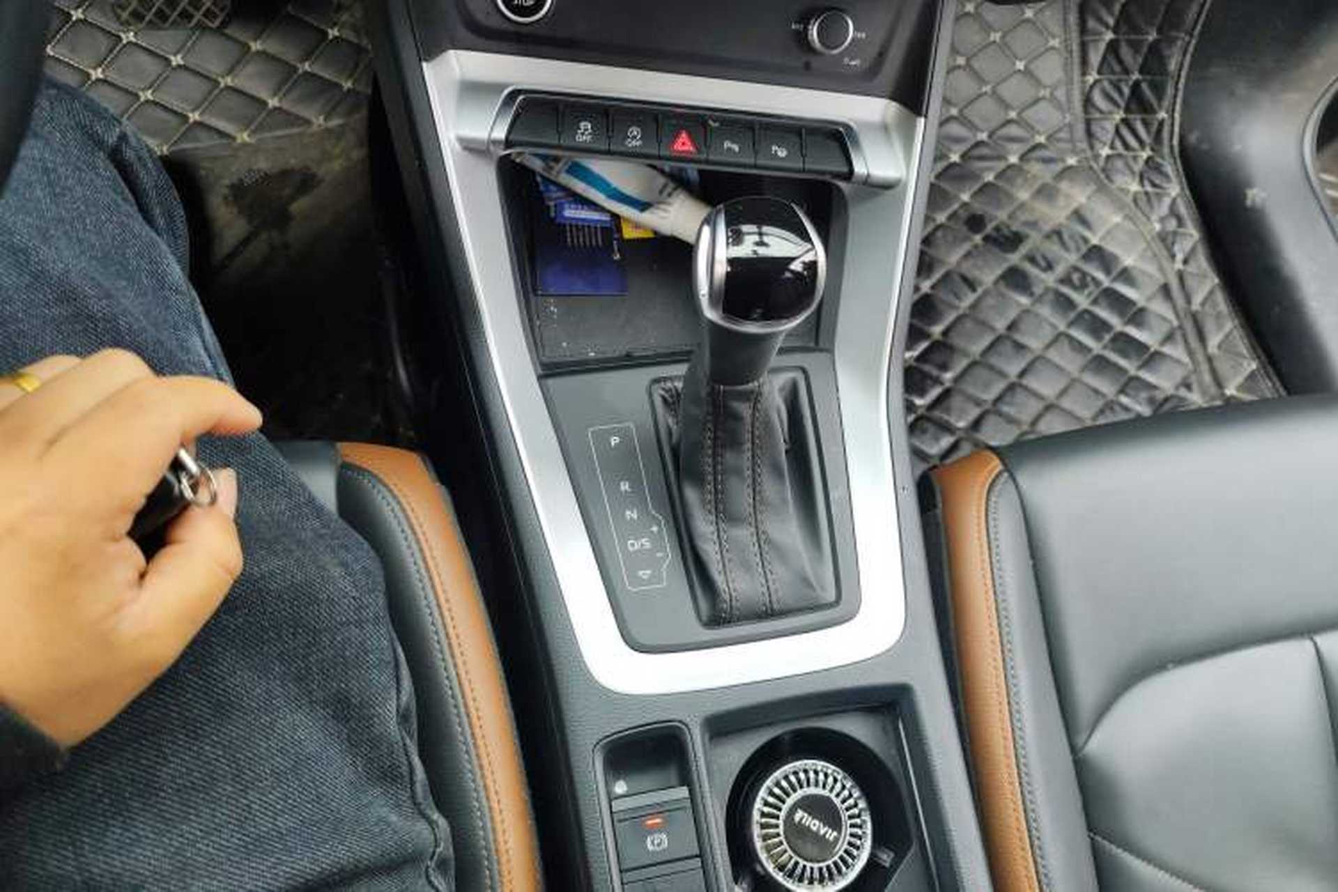 Used Audi Q3 2022 35 TFSI Fashionable and Elegant Model Gear Lever