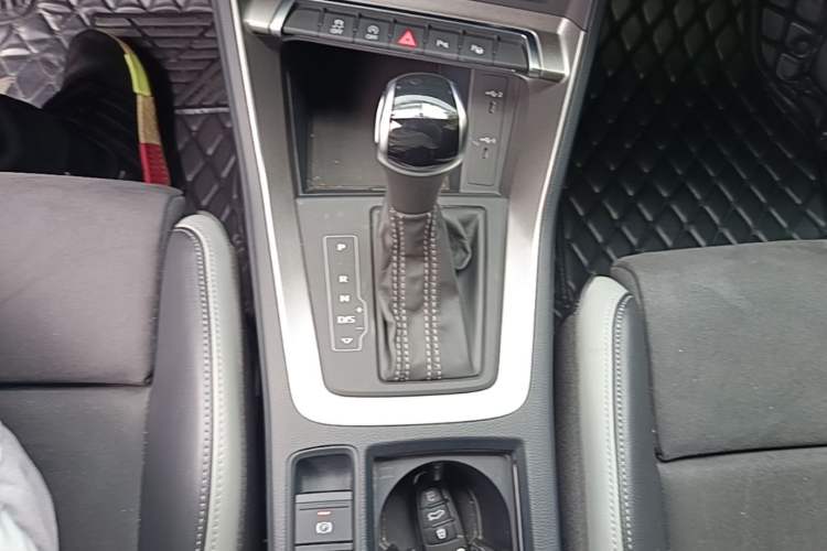 Used Audi Q3 2022 35 TFSI Fashion Dynamic Model Gear Lever
