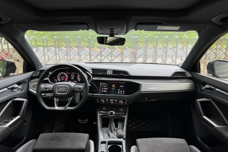 Used Audi Q3 2022 45 TFSI quattro Fashion Dynamic Model Headliner