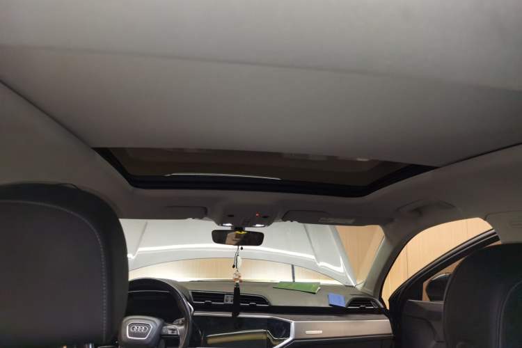 Used Audi Q3 2022 35 TFSI Fashion Dynamic Model Headliner