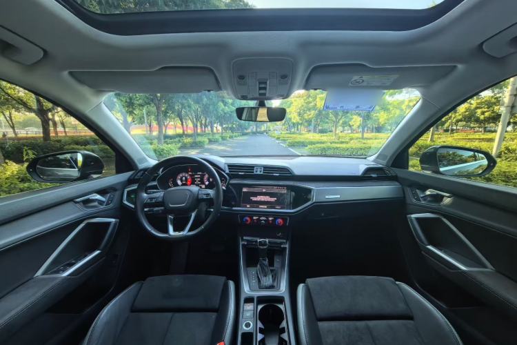 Used Audi Q3 2022 35 TFSI Progressive Dynamic Edition Interior 1