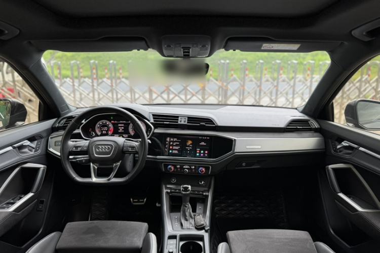 Used Audi Q3 2022 45 TFSI quattro Fashion Dynamic Model Interior 10