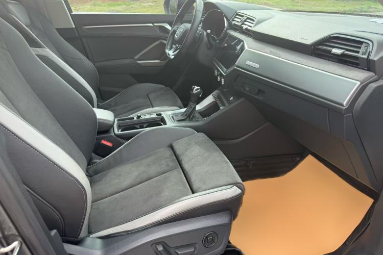 Used Audi Q3 2022 40 TFSI Fashion Dynamic Model Interior 2