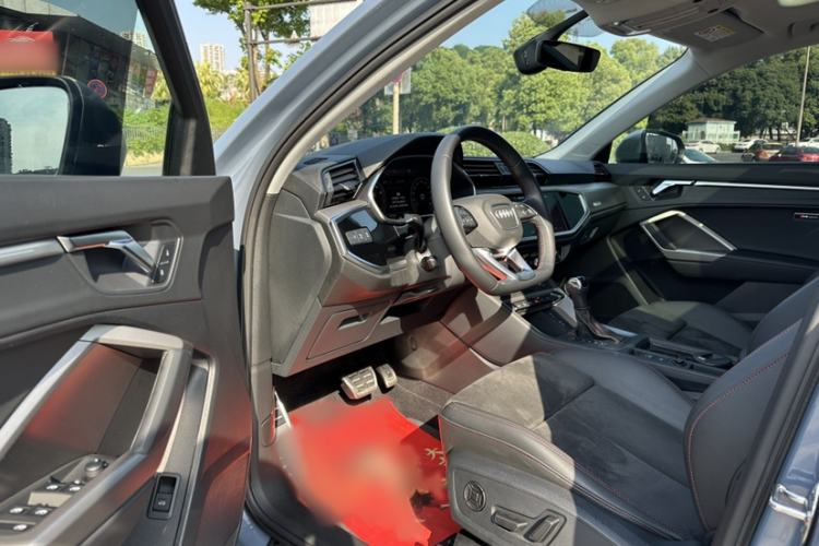 Used Audi Q3 2022 40 TFSI RS Package Performance Model Interior 2