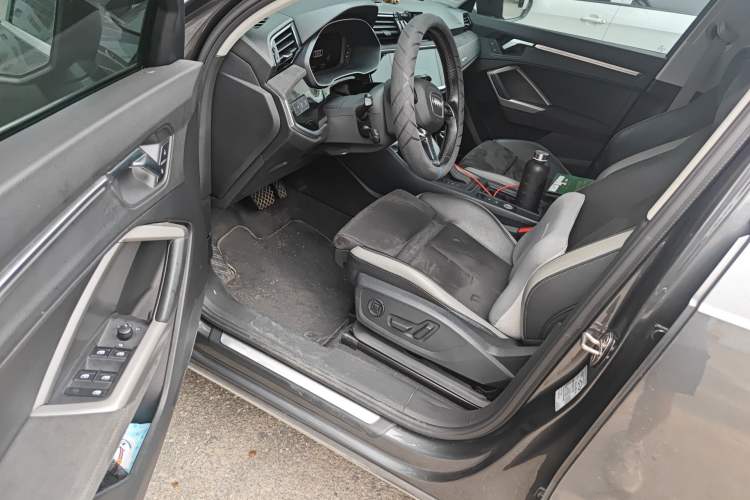 Used Audi Q3 2022 35 TFSI Progressive Dynamic Edition Interior 3