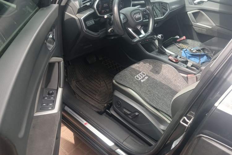 Used Audi Q3 2022 35 TFSI Fashion Dynamic Model Interior 3