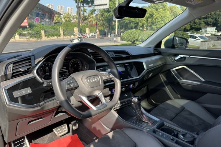 Used Audi Q3 2022 40 TFSI RS Package Performance Model Interior 4