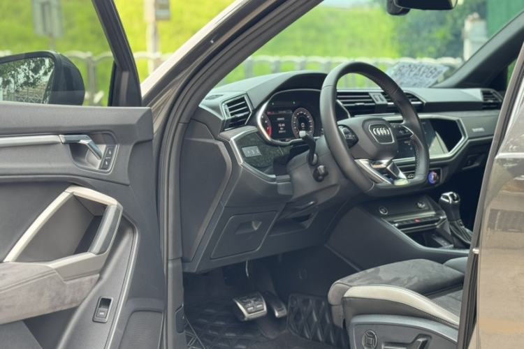 Used Audi Q3 2022 45 TFSI quattro Fashion Dynamic Model Interior 5