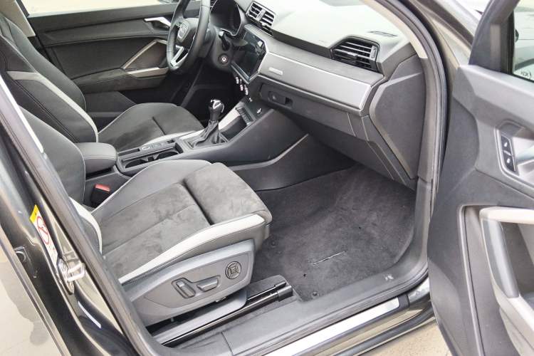 Used Audi Q3 2022 35 TFSI Progressive Dynamic Edition Interior 5