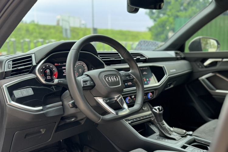 Used Audi Q3 2022 45 TFSI quattro Fashion Dynamic Model Interior 6