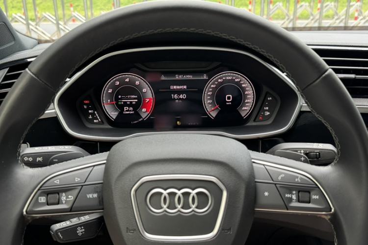 Used Audi Q3 2022 45 TFSI quattro Fashion Dynamic Model Interior 8