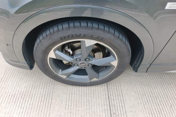 Used Audi Q3 2022 35 TFSI Fashion Dynamic Model Left Front Wheel Hub