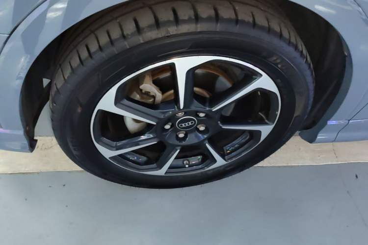 Used Audi Q3 2022 40 TFSI RS Package Performance Model Left Front Wheel Hub