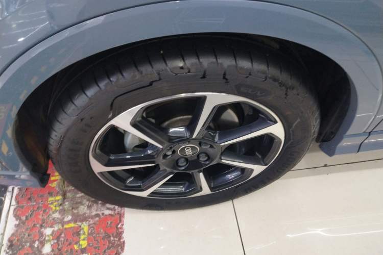 Used Audi Q3 2022 40 TFSI RS Package Performance Model Left Front Wheel Hub