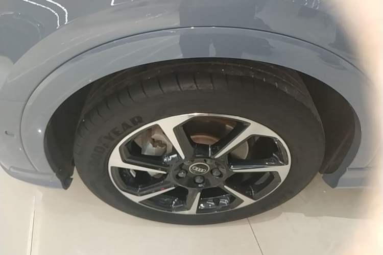 Used Audi Q3 2022 40 TFSI RS Package Performance Model Left Front Wheel Hub