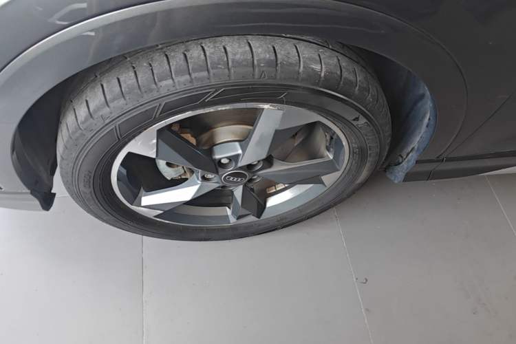 Used Audi Q3 2022 35 TFSI Fashion Dynamic Model Left Front Wheel Hub