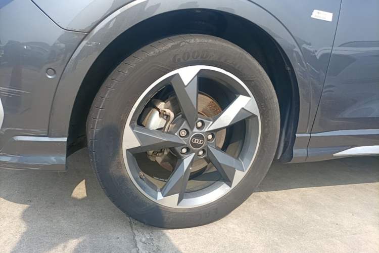 Used Audi Q3 2022 35 TFSI Fashion Dynamic Model Left Front Wheel Hub