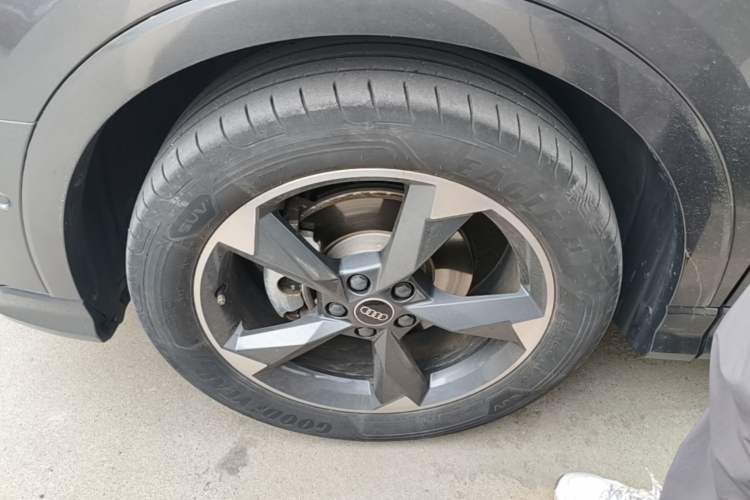 Used Audi Q3 2022 35 TFSI Fashion Dynamic Model Left Front Wheel Hub