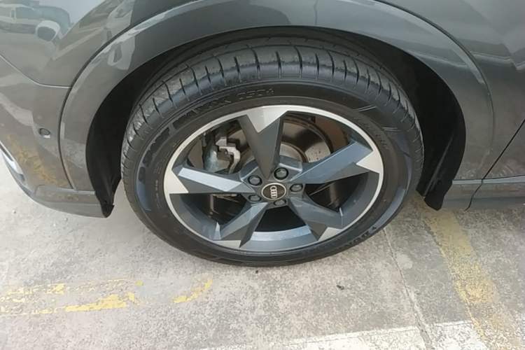 Used Audi Q3 2022 35 TFSI Fashion Dynamic Model Left Front Wheel Hub