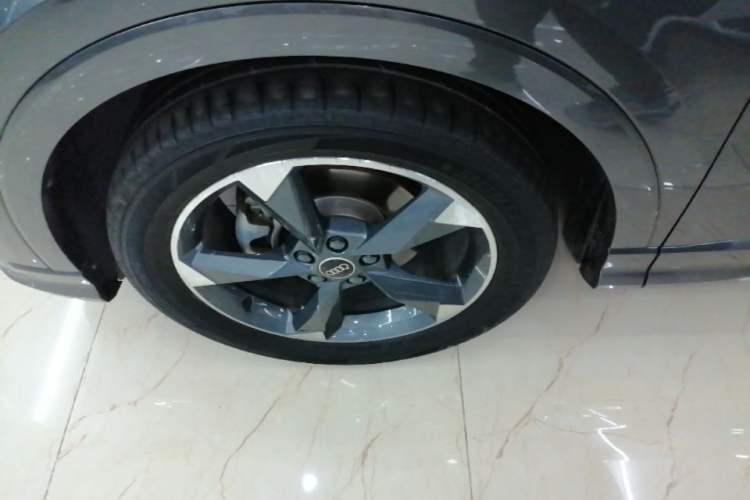 Used Audi Q3 2022 35 TFSI Fashion Dynamic Model Left Front Wheel Hub