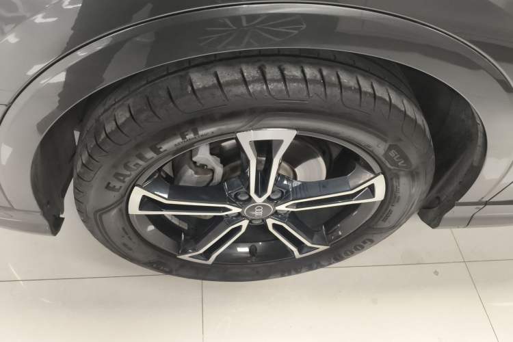 Used Audi Q3 2022 45 TFSI quattro Fashion Dynamic Model Left Front Wheel Hub