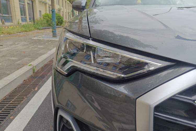 Used Audi Q3 2022 35 TFSI Fashion Dynamic Model Right Front Headlight