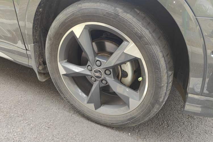 Used Audi Q3 2022 35 TFSI Fashion Dynamic Model Right Front Wheel Hub