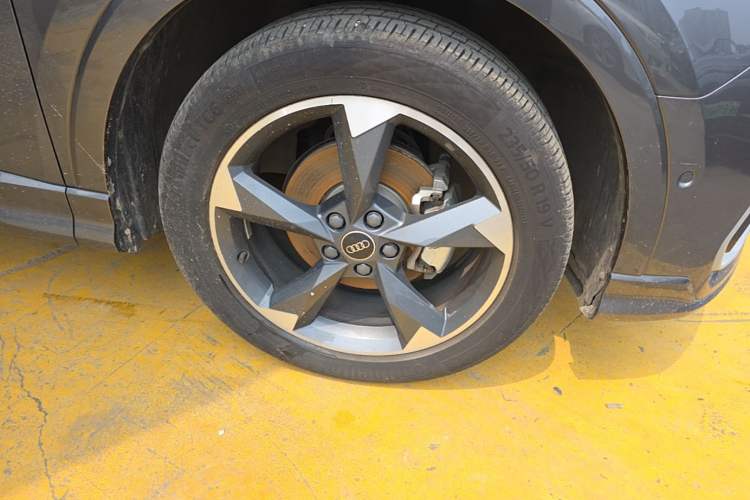 Used Audi Q3 2022 35 TFSI Fashion Dynamic Model Right Front Wheel Hub
