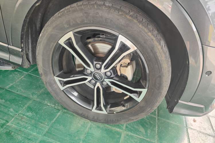 Used Audi Q3 2022 45 TFSI quattro Fashion Dynamic Model Right Front Wheel Hub