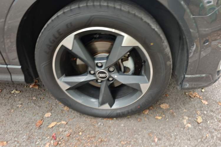 Used Audi Q3 2022 35 TFSI Fashion Dynamic Model Right Front Wheel Hub