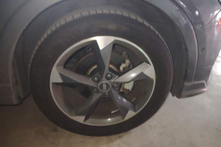 Used Audi Q3 2022 35 TFSI Fashion Dynamic Model Right Front Wheel Hub