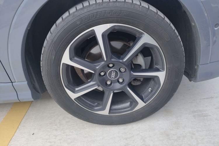 Used Audi Q3 2022 40 TFSI RS Package Performance Model Right Front Wheel Hub