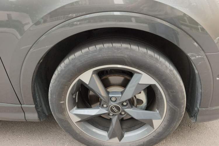 Used Audi Q3 2022 35 TFSI Fashion Dynamic Model Right Front Wheel Hub