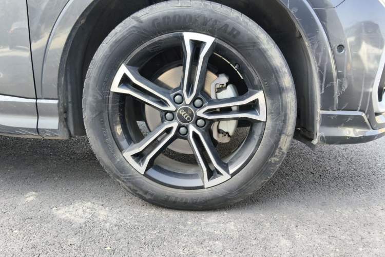 Used Audi Q3 2022 45 TFSI quattro Fashion Dynamic Model Right Front Wheel Hub