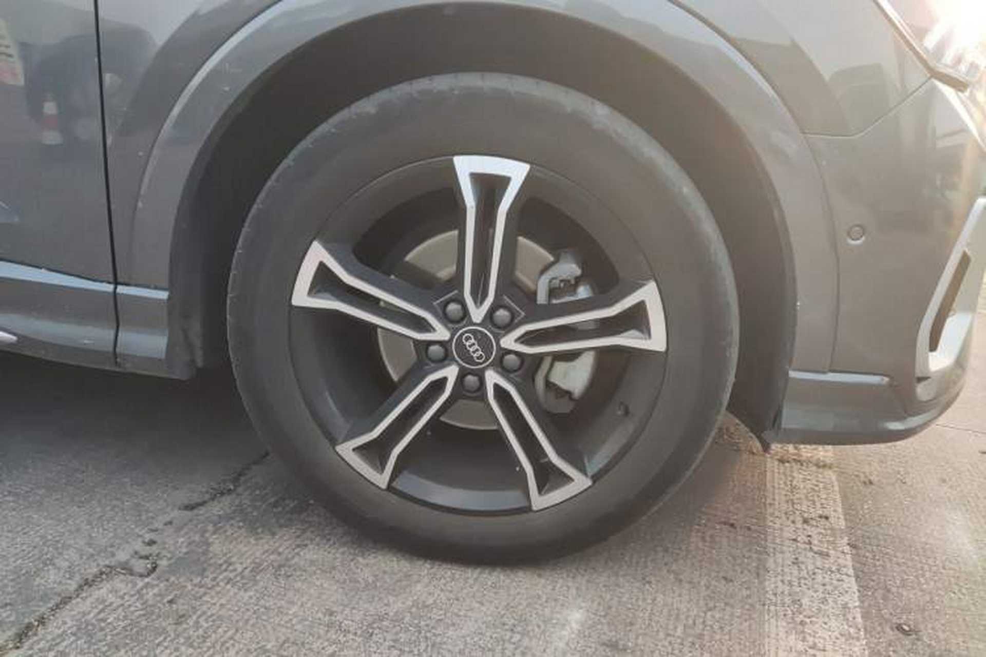 Used Audi Q3 2022 45 TFSI quattro Fashion Dynamic Model Right Front Wheel Hub