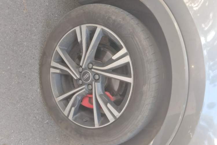 Used Audi Q3 2022 40 TFSI Fashion Dynamic Model Right Front Wheel Hub